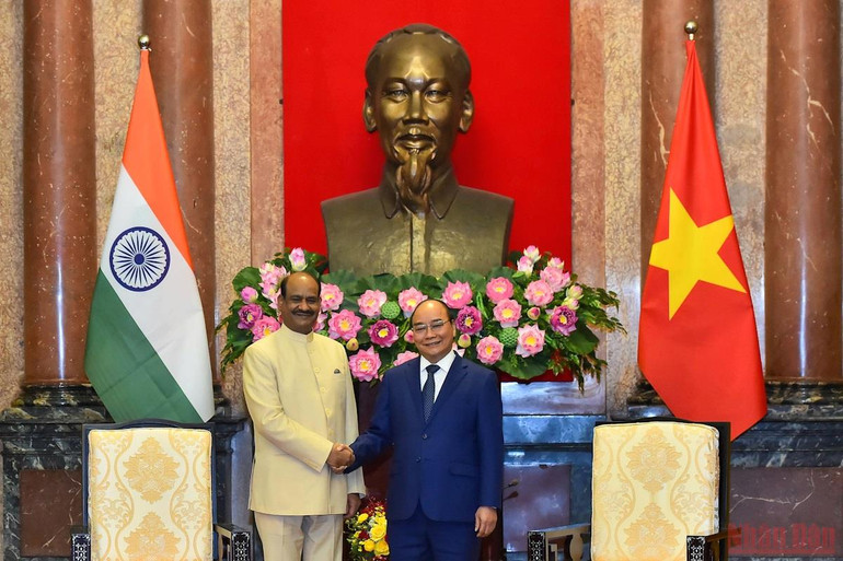 Chủ tịch nước Nguyễn Xuân Phúc tiếp Chủ tịch Hạ viện Cộng hòa Ấn Độ -0