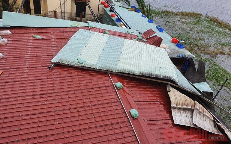 Hai người bị thương, ba nhà sập, 485 nhà bị tốc mái do bão số 9 -0