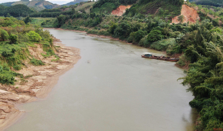 Cần xử lý mạnh nạn khai thác cát trái phép ở Bình Phước -0