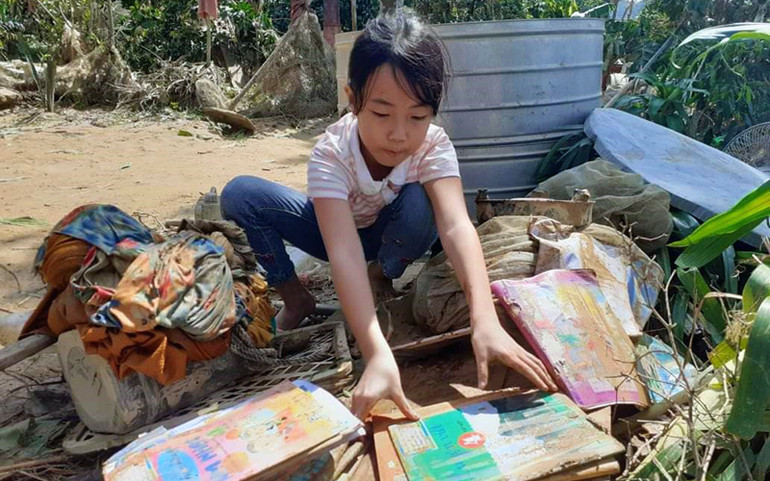 Thầy trò vượt nạn 