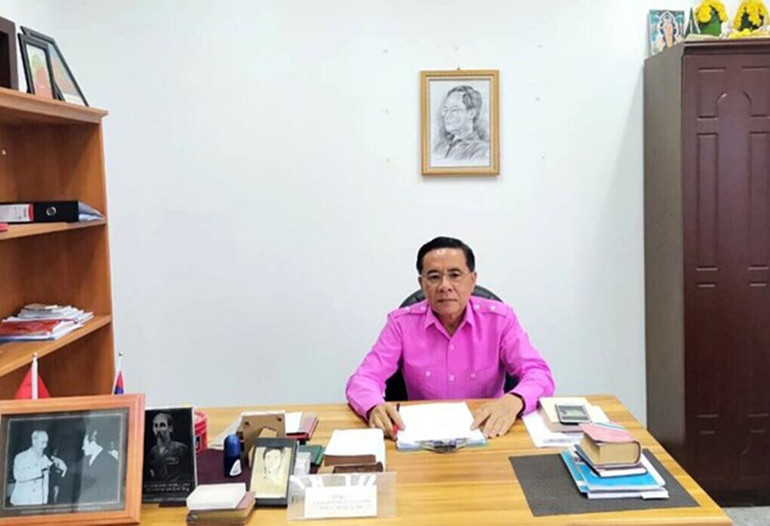 Ông Khamvisanh Keosouvanh - tác giả bài viết tại phòng làm việc ở Ban Tuyên huấn Đảng Nhân dân Cách mạng Lào. (Ảnh do nhân vật cung cấp) Bài viết của Tổng Bí thư là định hướng chiến lược mang tính thời đại -0