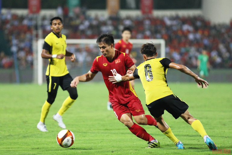 (Ảnh: Khiếu Minh) (Hết hiệp 1) U23 Việt Nam 0-0 U23 Malaysia: Tiến Linh lỡ cơ hội mở tỷ số -0
