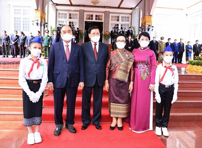 Tổng Bí thư, Chủ tịch nước Lào đón, hội đàm với Chủ tịch nước Nguyễn Xuân Phúc -0