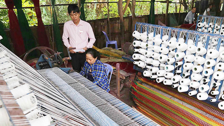 Đầu tư mua máy dệt tăng năng suất. Định Yên mùa chiếu Tết -0