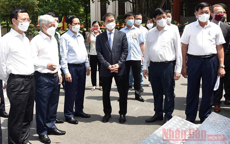 Quyết tâm trên dưới một lòng, thực hiện thành công Chiến dịch tiêm chủng vaccine phòng Covid-19 toàn quốc -0