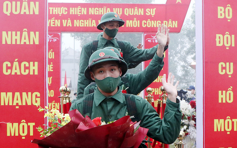 Gần 2.000 thanh niên đất Tổ lên đường nhập ngũ -0
