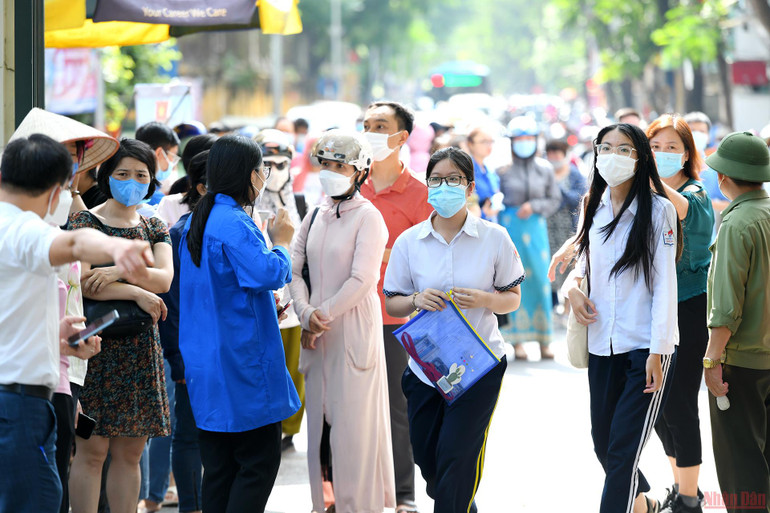 Hà Nội: Thí sinh làm thủ tục dự thi vào lớp 10 THPT công lập -0