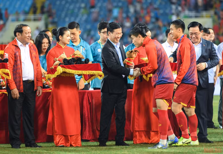 Khoảnh khắc tuyệt vời tại lễ trao Huy chương Vàng bóng đá nam SEA Games 31 -0