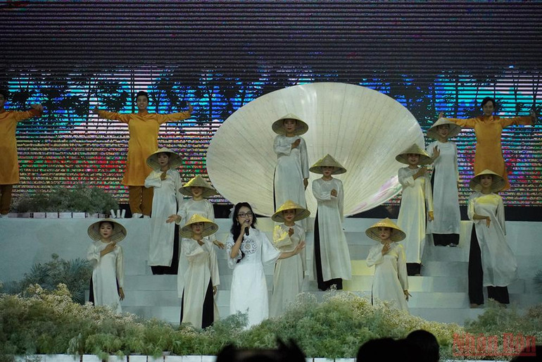 Khai mạc Lễ hội Áo dài Thành phố Hồ Chí Minh lần thứ 8 -1