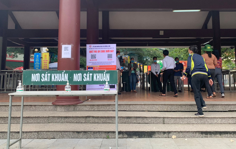 Chùa Hương bảo đảm an toàn dịch bệnh trong ngày đầu mở cửa đón khách du xuân -0