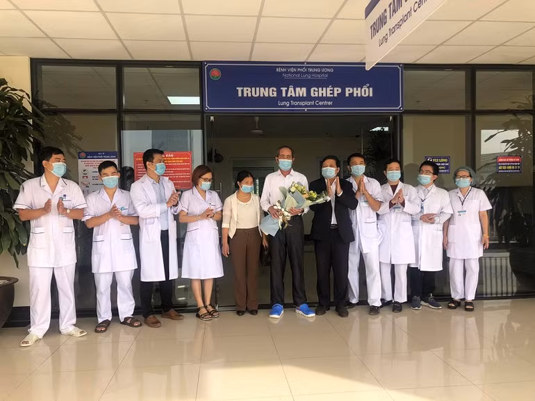 Bệnh nhân hồi phục kỳ diệu sau ghép phổi hai ngày -0