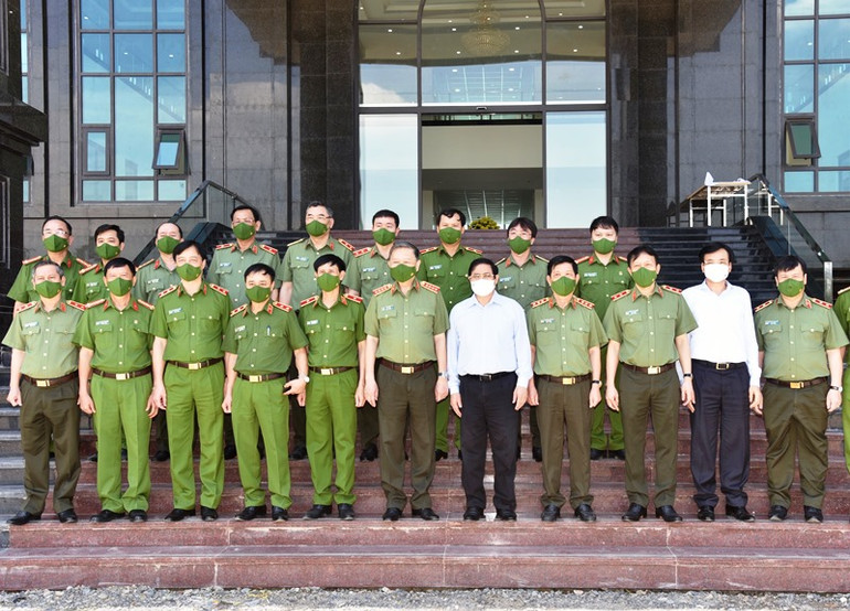 Xứng đáng là “Thanh bảo kiếm và lá chắn” cùng đồng bào, chiến sĩ cả nước ngăn chặn dịch Covid-19 và tội phạm -0