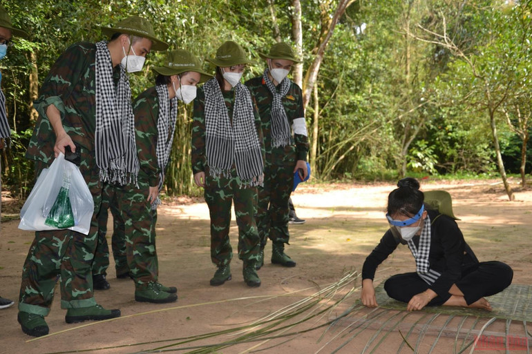Nghề đan đát cũng là nghề có từ lâu đời ở vùng đất này. Về vùng đất thép Củ Chi -0