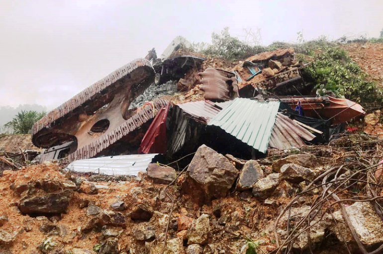 Thiết lập cầu đường thủy tiến vào Rào Trăng 3 -0