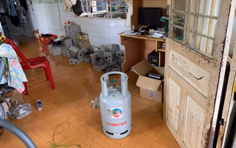 Nghi can dùng súng khống chế con tin ở Đồng Nai từng có 3 tiền án ảnh 1 Nghi can dùng súng khống chế con tin ở Đồng Nai từng có 3 tiền án -0