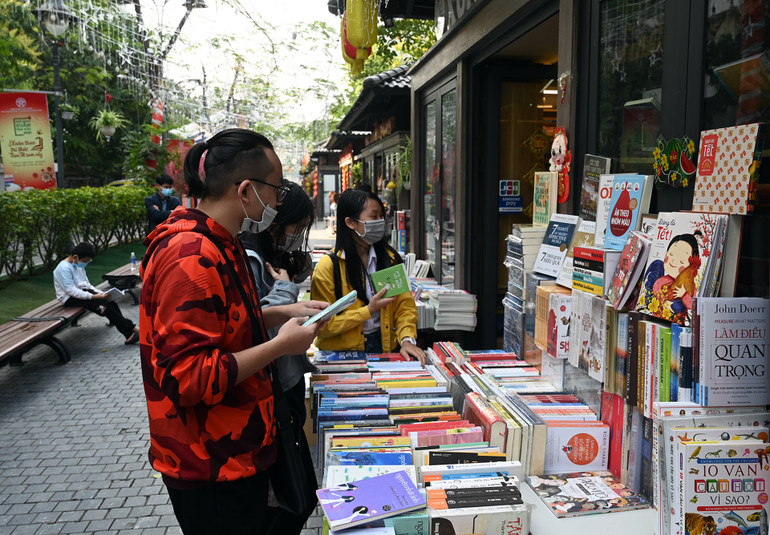Khai Xuân với Phố Sách Hà Nội -0