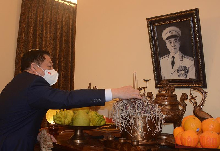 Đồng chí Nguyễn Trọng Nghĩa chúc Tết gia đình các đồng chí nguyên lãnh đạo Đảng, Nhà nước -0