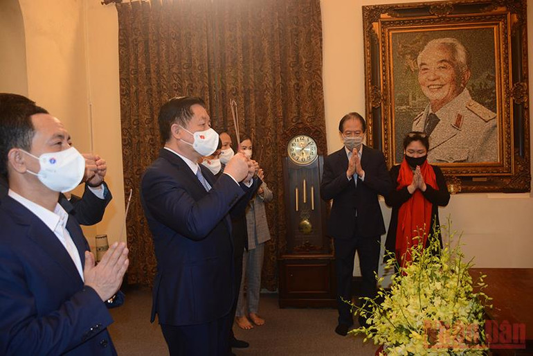 Đồng chí Nguyễn Trọng Nghĩa chúc Tết gia đình các đồng chí nguyên lãnh đạo Đảng, Nhà nước -0