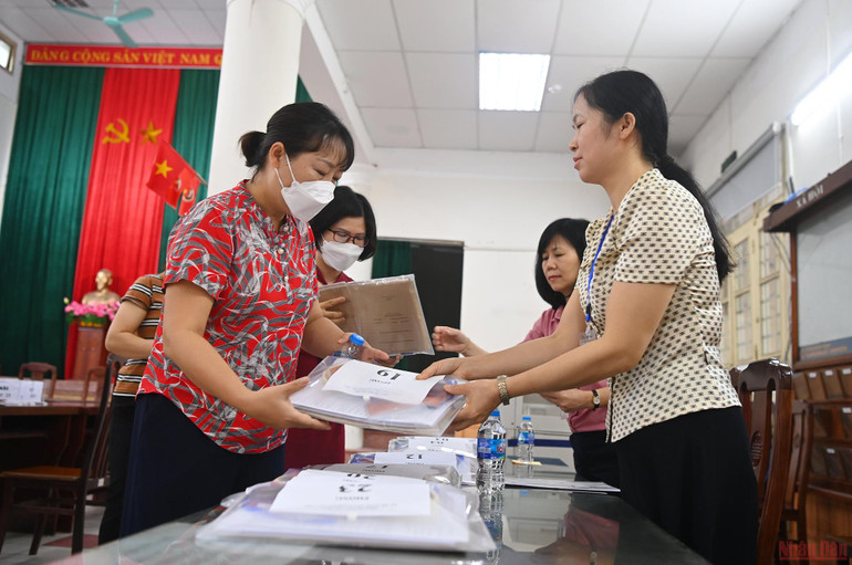 Học sinh Hà Nội bước vào môn thi đầu tiên kỳ tuyển sinh lớp 10 THPT -0