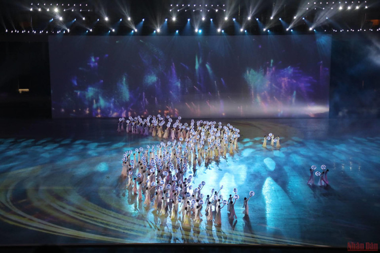 (Ảnh: Khiếu Minh) Những hình ảnh ấn tượng trong Lễ khai mạc SEA Games 31 -1