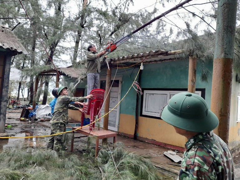 Bão số 13 vào khu vực Quảng Bình, nam Hà Tĩnh -0