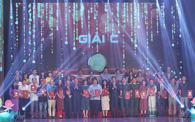 Sách về lịch sử, y học và sách của nhà thơ Quang Dũng giành Giải thưởng Sách Quốc gia lần thứ ba -0