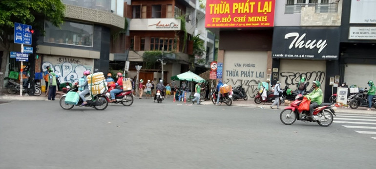 Người dân TP Hồ Chí Minh đổ ra đường như không hề có dịch -0