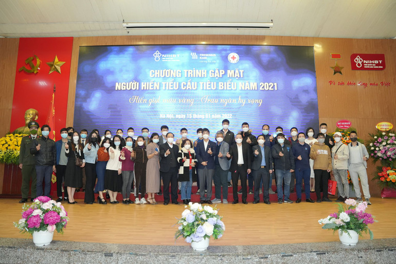 Những người cho đi ngàn hy vọng -0