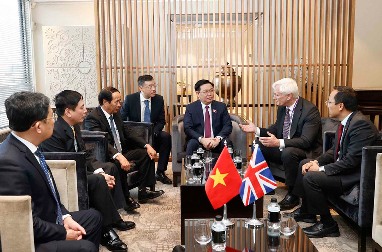 Chủ tịch Quốc hội Vương Đình Huệ bắt đầu thăm chính thức Vương quốc Anh -0