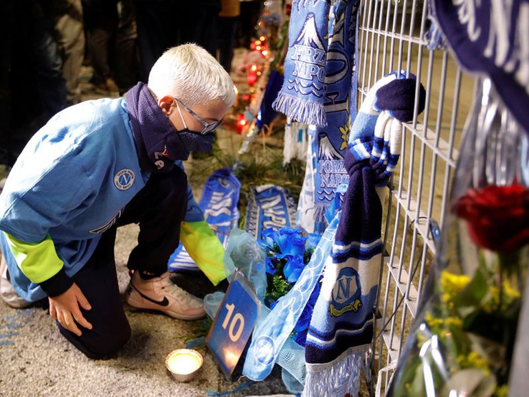 Người hâm mộ khắp thế giới tiếc thương Maradona -3