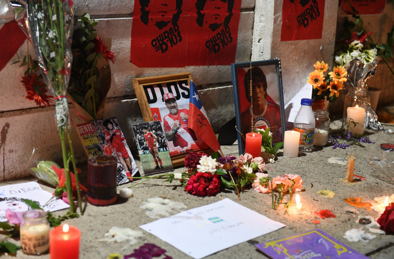 Người hâm mộ khắp thế giới tiếc thương Maradona -4