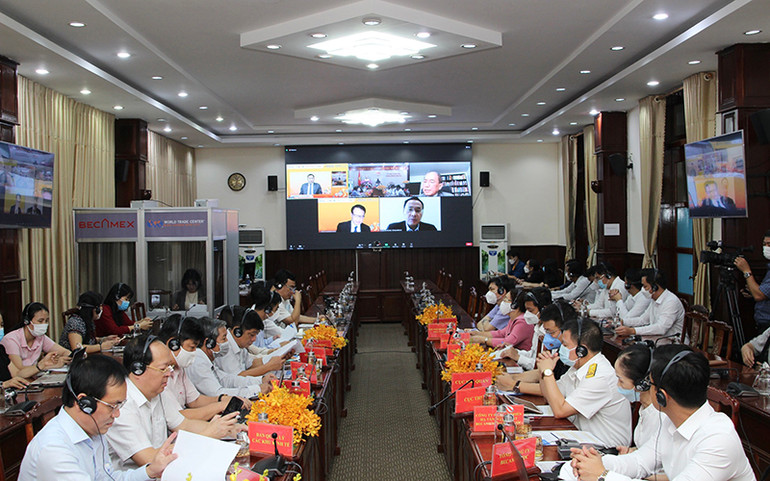 Các đại biểu, doanh nghiệp dự hội nghị quan tâm trao đổi về môi trường đầu tư tại tỉnh Bình Phước. Tỉnh Bình Phước và Tổng Công ty Becamex IDC tổ chức hội nghị trực tuyến xúc tiến đầu tư Thái Lan -0