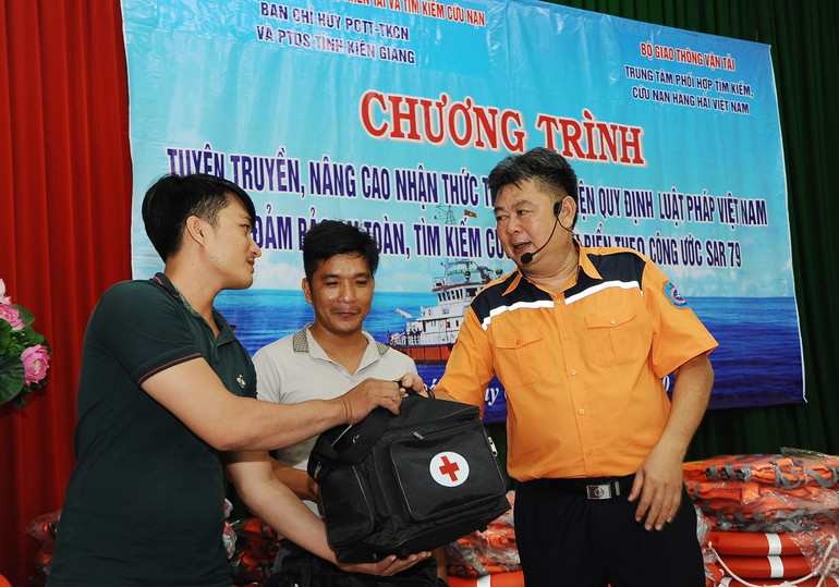 Nâng cao kỹ năng xử lý sự cố trên biển cho ngư dân, giảm rác thải nhựa -0