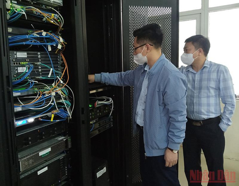 Hệ thống máy chủ và thiết bị mạng tại Bảo hiểm xã hội tỉnh Thái Bình. Ứng dụng công nghệ thông tin trong xây dựng chính quyền điện tử ở Thái Bình -0