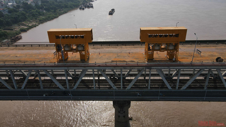 Cận cảnh “đại công trường” sửa chữa, nâng cấp mặt cầu Thăng Long -0