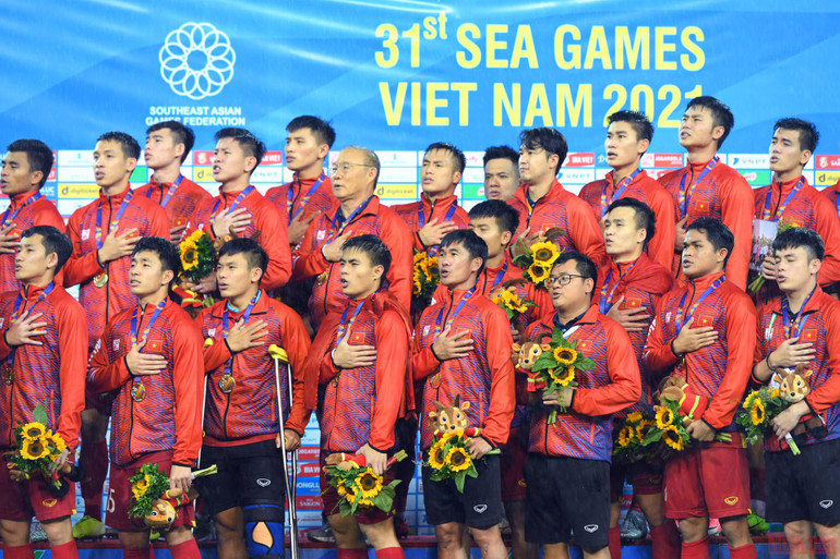 Khoảnh khắc tuyệt vời tại lễ trao Huy chương Vàng bóng đá nam SEA Games 31 -0
