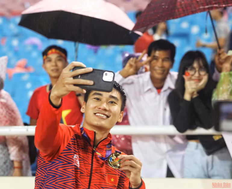 Khoảnh khắc tuyệt vời tại lễ trao Huy chương Vàng bóng đá nam SEA Games 31 -0