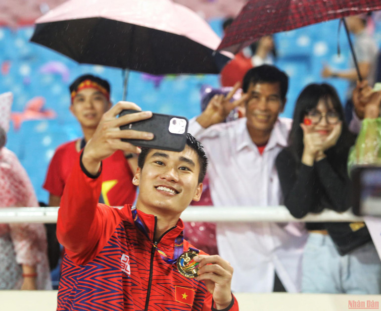 Khoảnh khắc tuyệt vời tại lễ trao Huy chương Vàng bóng đá nam SEA Games 31 -0