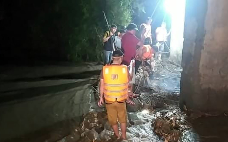 Công tác cứu hộ được triển khai rộng khắp, tỉ mỉ. Dồn sức tìm kiếm người mất tích do lũ quét -0
