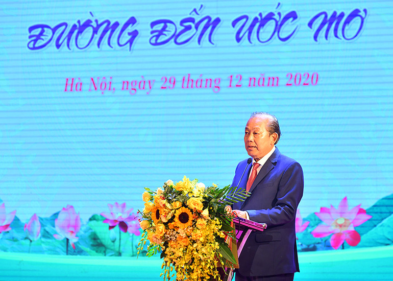 Đồng chí Trương Hòa Bình phát biểu ý kiến tại buổi lễ. Tuyên dương 145 học sinh, sinh viên và thanh niên dân tộc thiểu số tiêu biểu -0