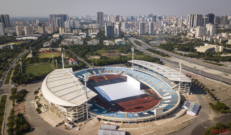 Sân khấu chuẩn bị Lễ khai mạc SEA Games 31 hoành tráng nhìn từ trên cao. (Ảnh: THÀNH ĐẠT) Sân Mỹ Đình