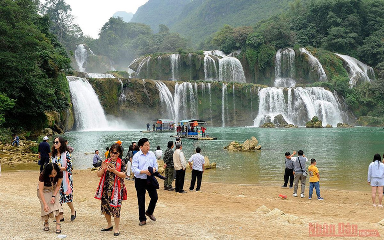 Những thác nước trong xanh - món quà từ mẹ thiên nhiên -0