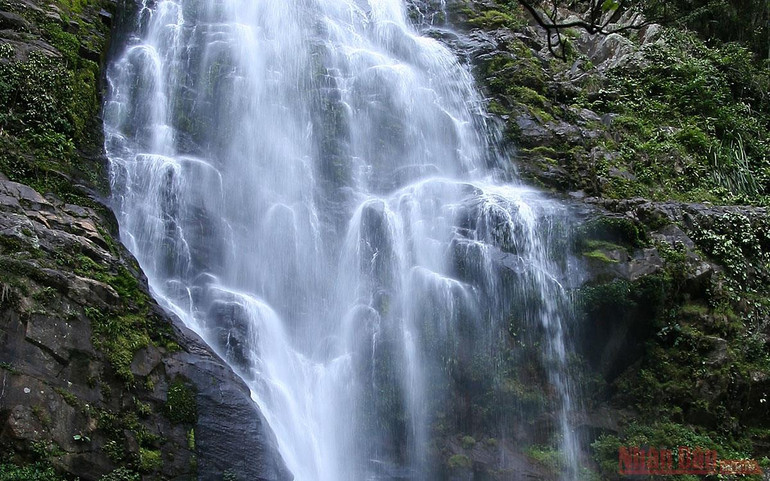 Những thác nước trong xanh - món quà từ mẹ thiên nhiên -0