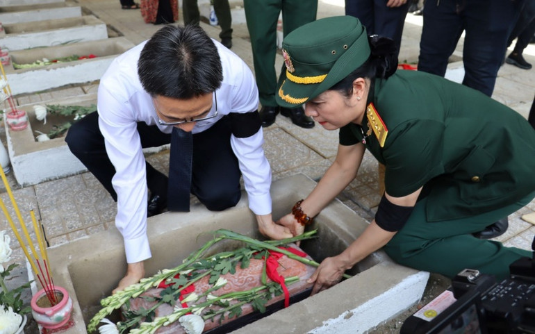 Truy điệu, an táng 28 hài cốt liệt sĩ Đoàn 10 Đặc công Rừng Sác -0