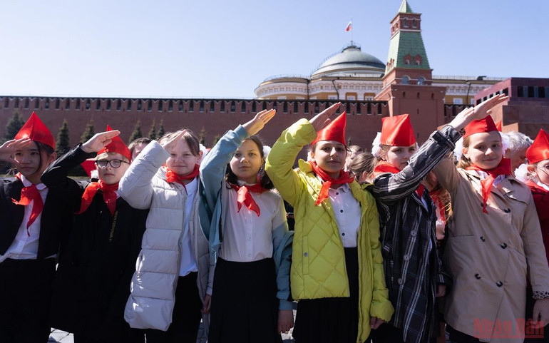 Hoạt động kỷ niệm 100 năm thành lập Đội Thiếu niên Tiền phong Lenin tại Nga -0