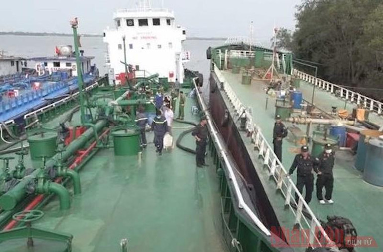 Bắt khẩn cấp thêm tám đối tượng trong đường dây buôn lậu xăng giả -0