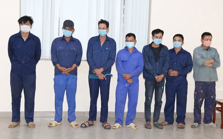 Triệt phá đường dây sản xuất xăng giả quy mô lớn ở phía nam -0