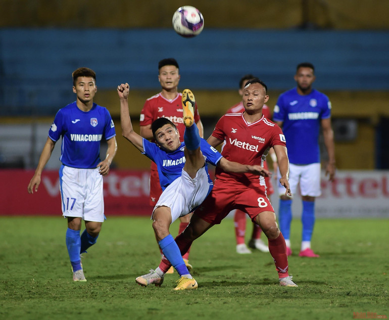 Viettel bám sát ngôi đầu của HAGL -0