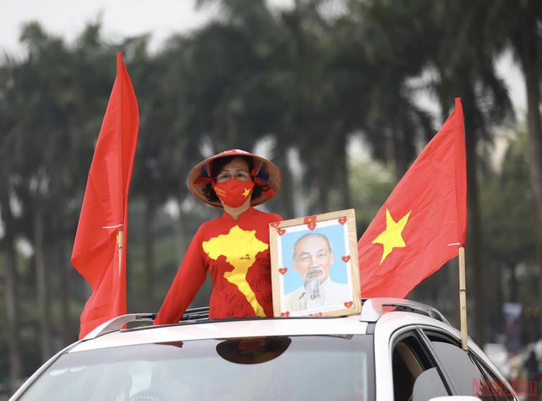 Cổ động viên Việt Nam hâm nóng sân Mỹ Đình trước trận Việt Nam-Oman -0