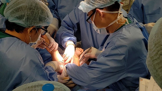Giám đốc BV Nhi Đồng thành phố: “Chúng tôi sẽ đồng hành với Song Nhi cho đến năm 18 tuổi” ảnh 4 Giám đốc BV Nhi Đồng thành phố: “Chúng tôi sẽ đồng hành với Song Nhi cho đến năm 18 tuổi” -0